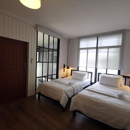 بيت شباب Liaw Base House بانكوك المظهر الخارجي الصورة